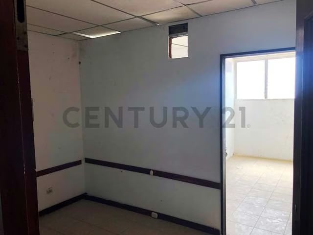 Local De 26,71 Mts2 En Venta En El Cc El Refugio - 3