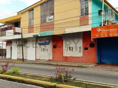 En venta edificio con excelente ubicacion Av Sucre con c. Mérida - 3