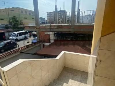 En venta edificio con excelente ubicacion Av Sucre con c. Mérida - 4