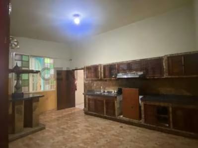 En venta edificio con excelente ubicacion Av Sucre con c. Mérida - 6