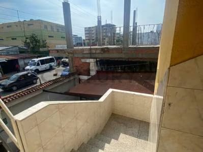 En venta edificio con excelente ubicacion Av Sucre con c. Mérida - 10