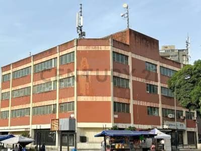 VENDO AMPLIA PLANTA INDUSTRIAL DE 780MTS UBICADA EN LA URBINA