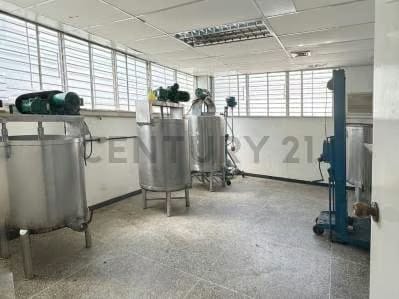 VENDO AMPLIA PLANTA INDUSTRIAL DE 780MTS UBICADA EN LA URBINA - 7