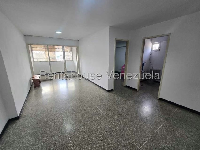 Apartamento (1 Nivel) en Alquiler en Parroquia La Candelaria, Distrito Metropolitano - 2
