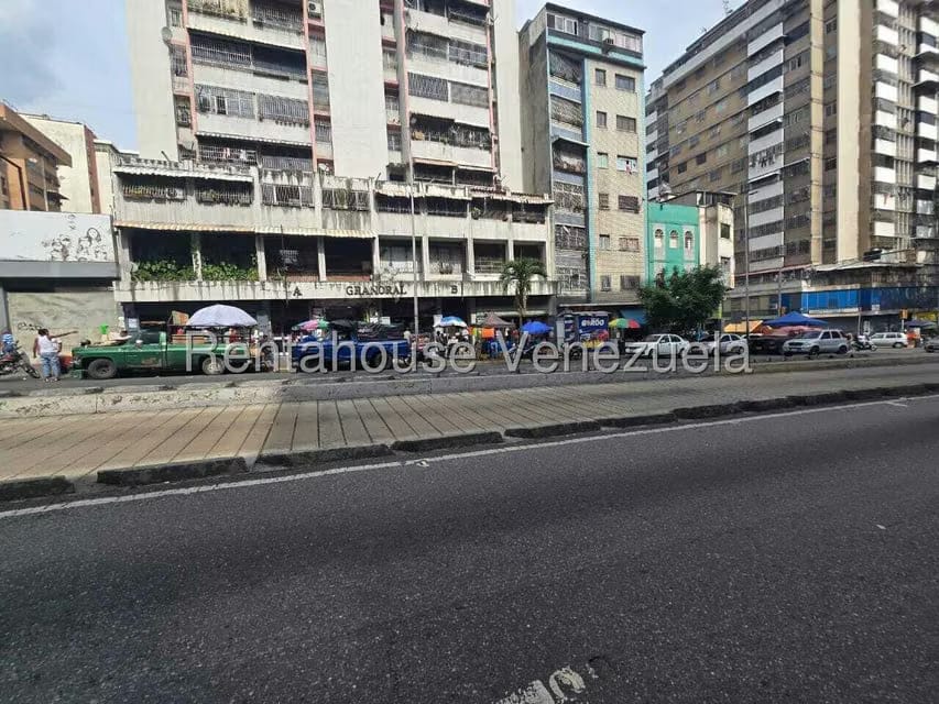 Apartamento (1 Nivel) en Alquiler en Parroquia La Candelaria, Distrito Metropolitano - 16