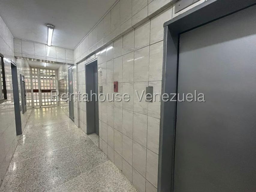 Apartamento (1 Nivel) en Venta en El Valle, Distrito Metropolitano - 2