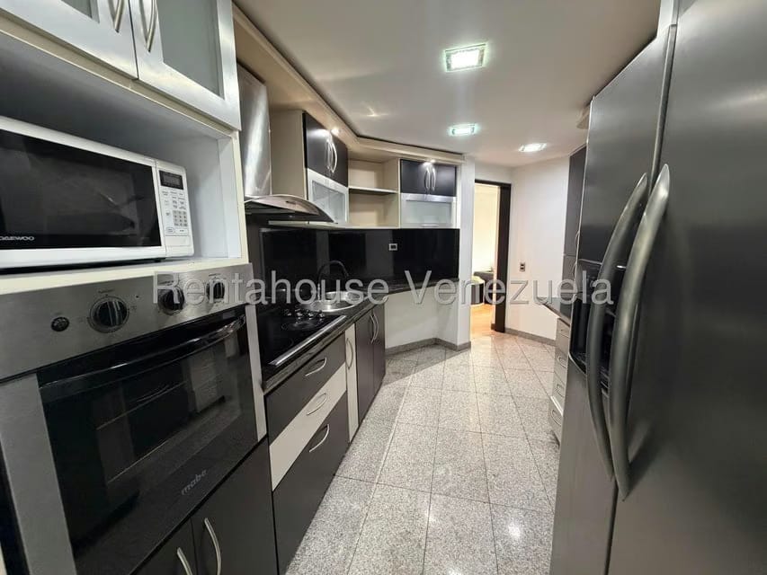 Apartamento (1 Nivel) en Alquiler en El Rosal, Distrito Metropolitano - 11