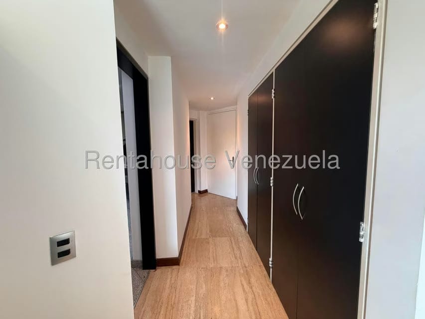 Apartamento (1 Nivel) en Alquiler en El Rosal, Distrito Metropolitano - 12