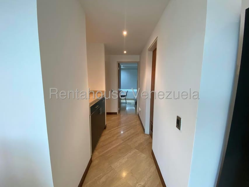 Apartamento (1 Nivel) en Alquiler en El Rosal, Distrito Metropolitano - 13