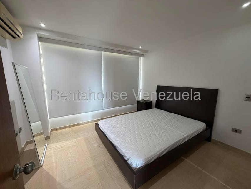 Apartamento (1 Nivel) en Alquiler en El Rosal, Distrito Metropolitano - 17