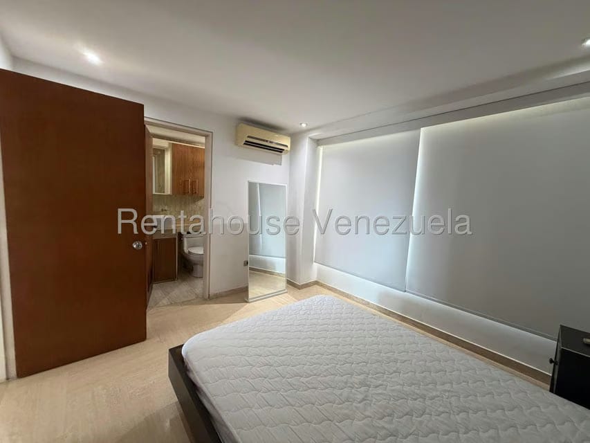 Apartamento (1 Nivel) en Alquiler en El Rosal, Distrito Metropolitano - 18