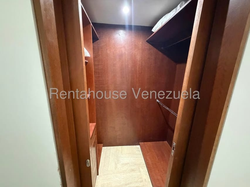Apartamento (1 Nivel) en Alquiler en El Rosal, Distrito Metropolitano - 19