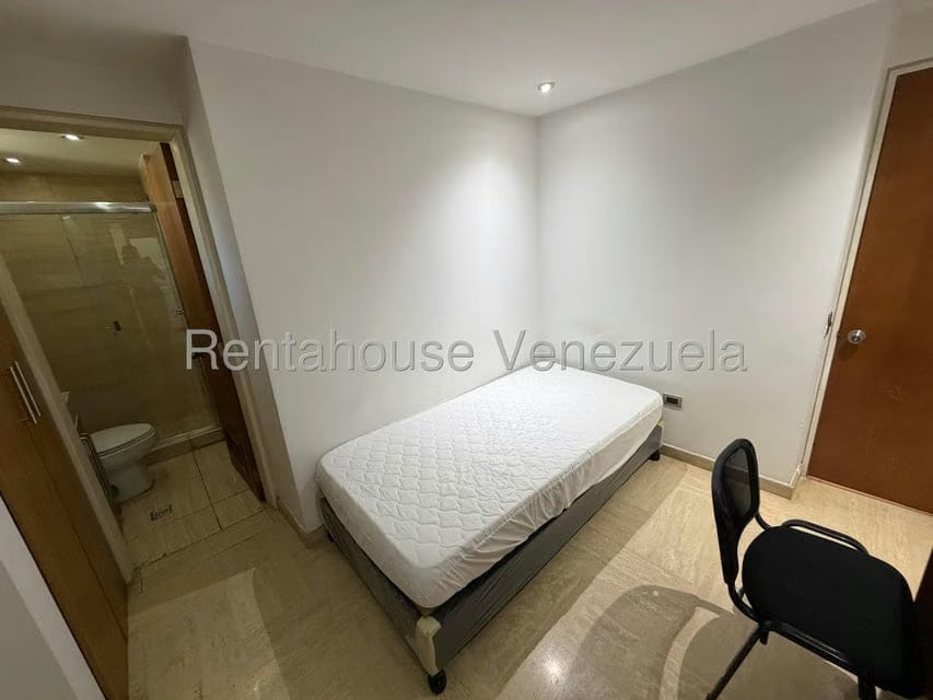 Apartamento (1 Nivel) en Alquiler en El Rosal, Distrito Metropolitano - 21