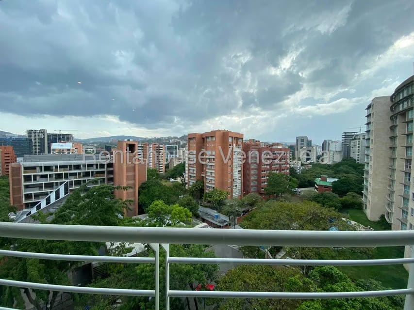 Apartamento (1 Nivel) en Alquiler en El Rosal, Distrito Metropolitano - 25