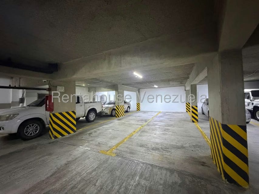 Apartamento (1 Nivel) en Alquiler en El Rosal, Distrito Metropolitano - 31