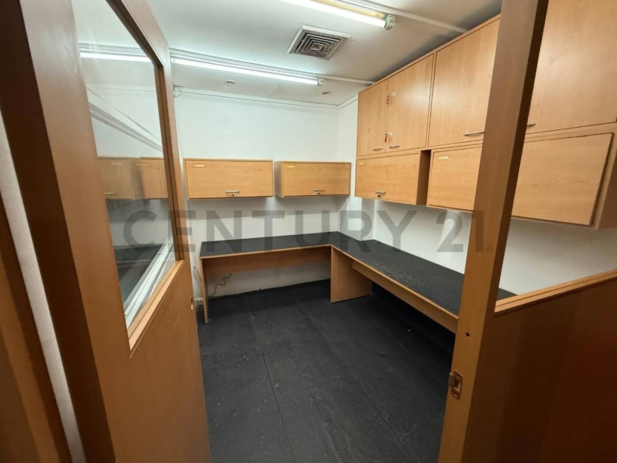 Se alquila oficina en Sabana Grande - 11