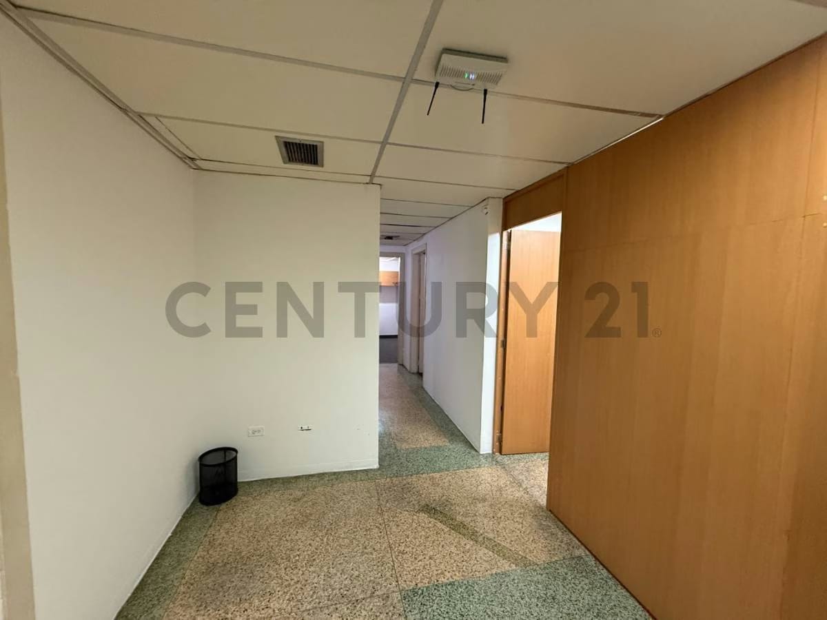 Se alquila oficina en Sabana Grande - 5