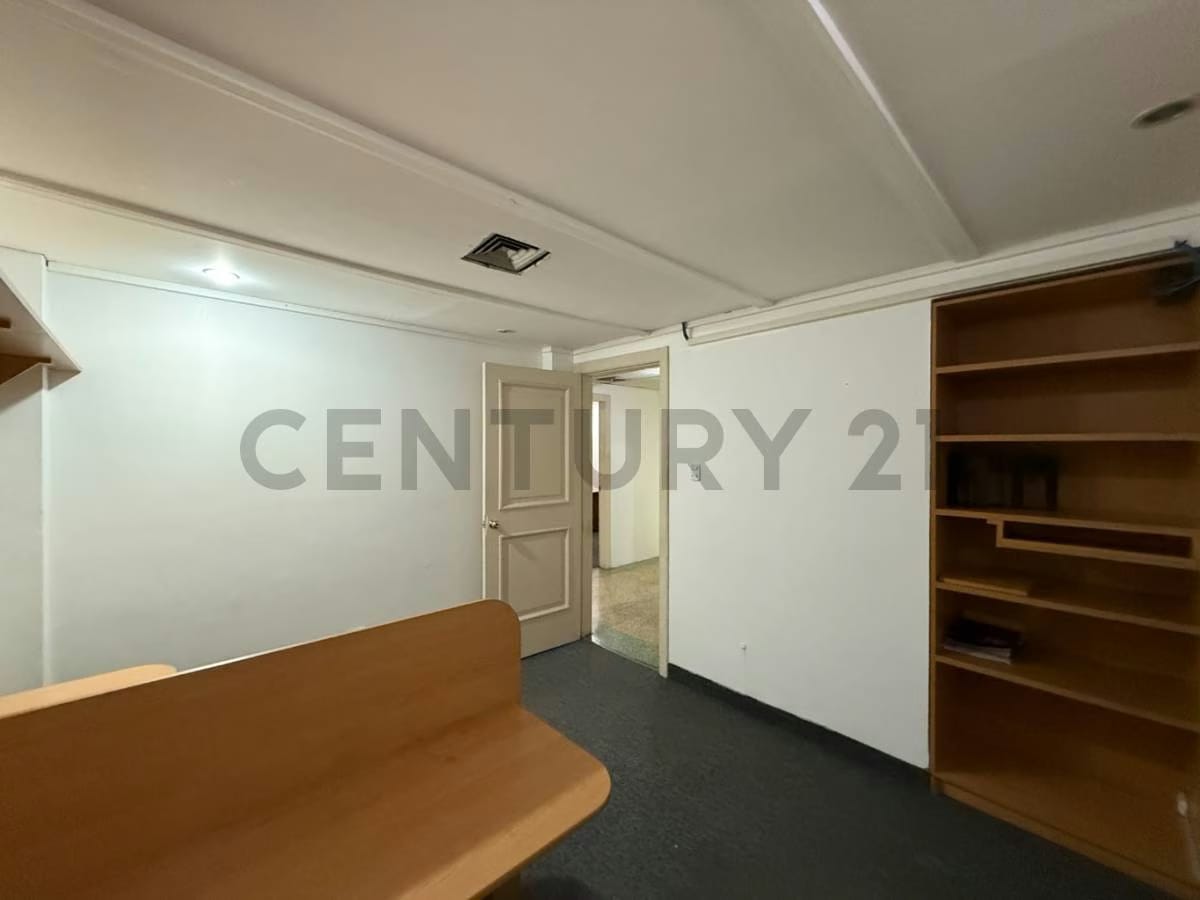 Se alquila oficina en Sabana Grande - 8