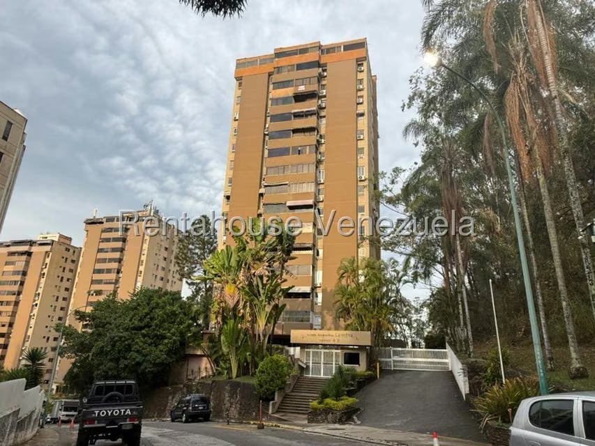 Apartamento (1 Nivel) en Alquiler en Los Naranjos del Cafetal, Distrito Metropolitano - 2