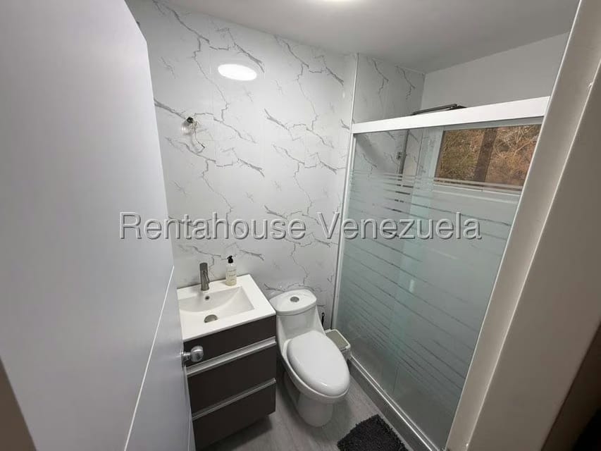 Apartamento (1 Nivel) en Alquiler en Los Naranjos del Cafetal, Distrito Metropolitano - 11