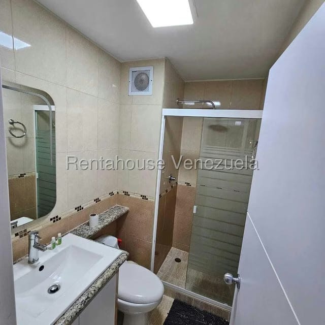Apartamento (1 Nivel) en Alquiler en Los Naranjos del Cafetal, Distrito Metropolitano - 14