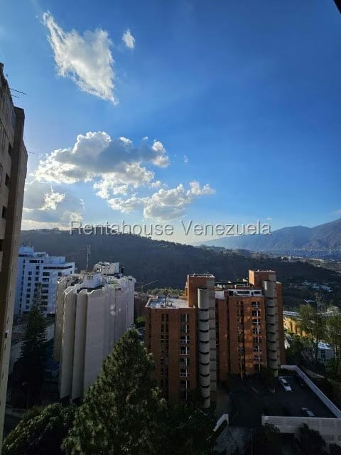 Apartamento (1 Nivel) en Alquiler en Los Naranjos del Cafetal, Distrito Metropolitano - 3
