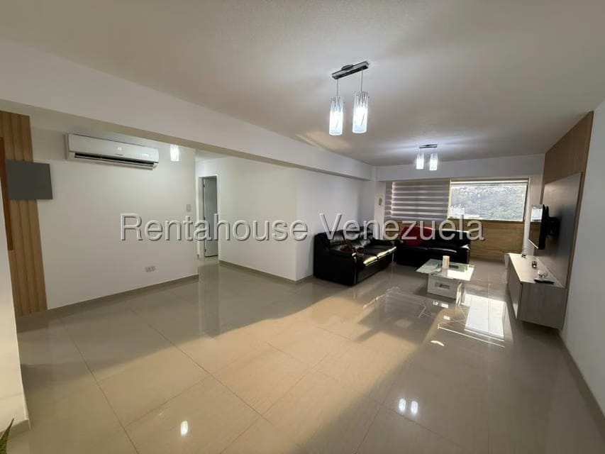 Apartamento (1 Nivel) en Alquiler en Los Naranjos del Cafetal, Distrito Metropolitano - 5