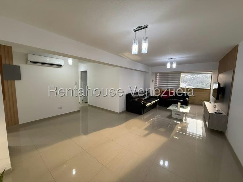 Apartamento (1 Nivel) en Alquiler en Los Naranjos del Cafetal, Distrito Metropolitano - 5