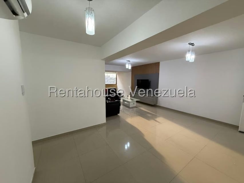 Apartamento (1 Nivel) en Alquiler en Los Naranjos del Cafetal, Distrito Metropolitano - 6