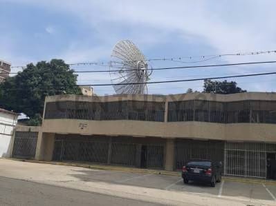 Amplia oficinas con excelente ubicacion sector La Lago