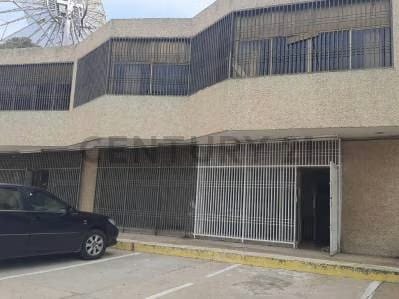 Amplia oficinas con excelente ubicacion sector La Lago - 2