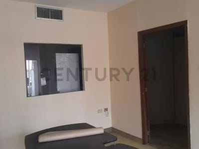 Amplia oficinas con excelente ubicacion sector La Lago - 4