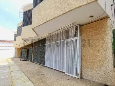 Amplia oficinas con excelente ubicacion sector La Lago - 8