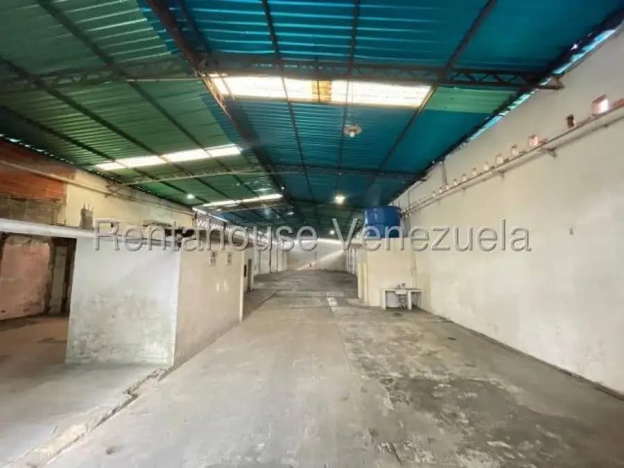 Galpon en Venta en avenida bolivar Maracay - 2