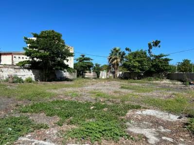 Se alquila terreno para uso comercial en Macuto - 5