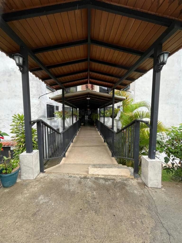 Se Vende Apartamento Res. La Quinta Los Teques - 2