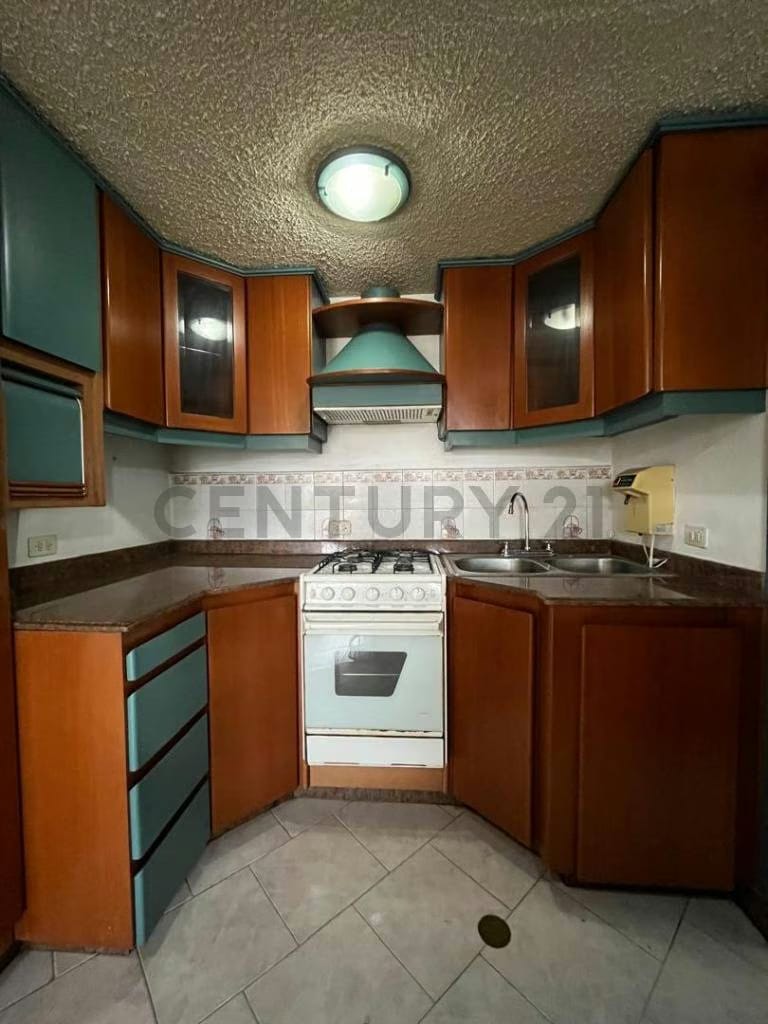 Se Vende Apartamento Res. La Quinta Los Teques - 3