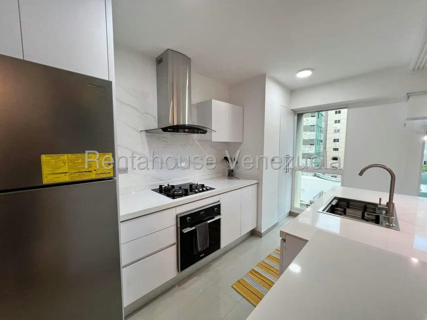 Apartamento (1 Nivel) en Alquiler en El Rosal, Distrito Metropolitano - 4