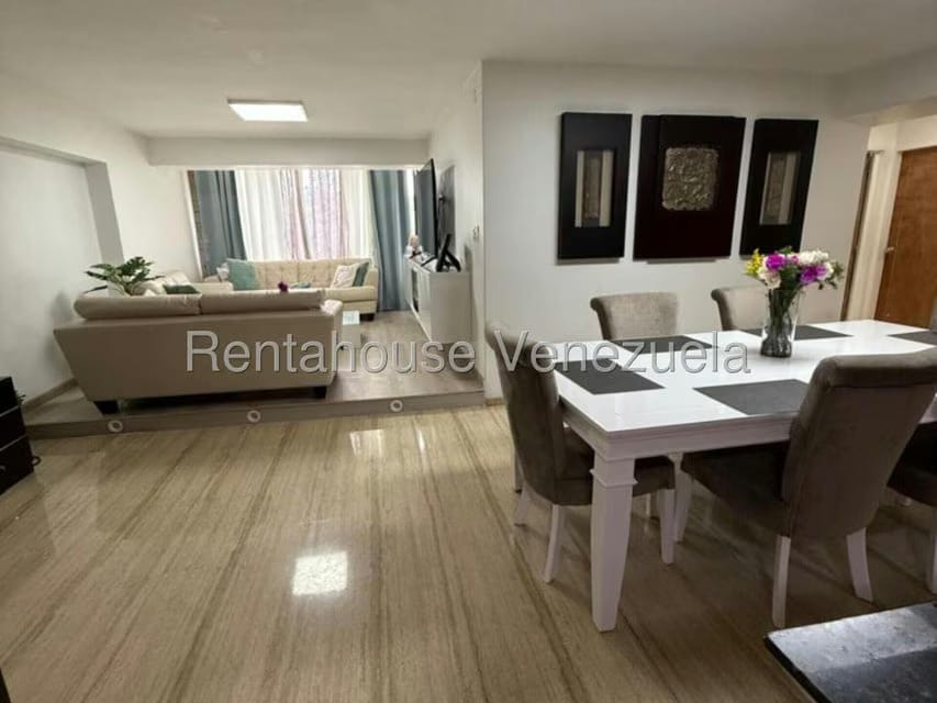 Apartamento (1 Nivel) en Venta en El Cigarral, Distrito Metropolitano - 2