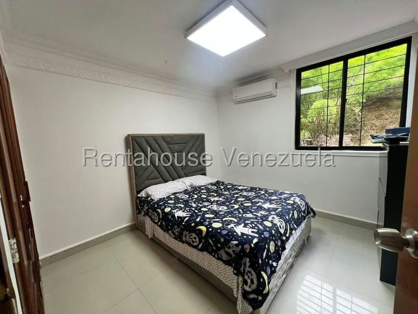 Apartamento (1 Nivel) en Alquiler en Colinas de La Tahona, Distrito Metropolitano - 12