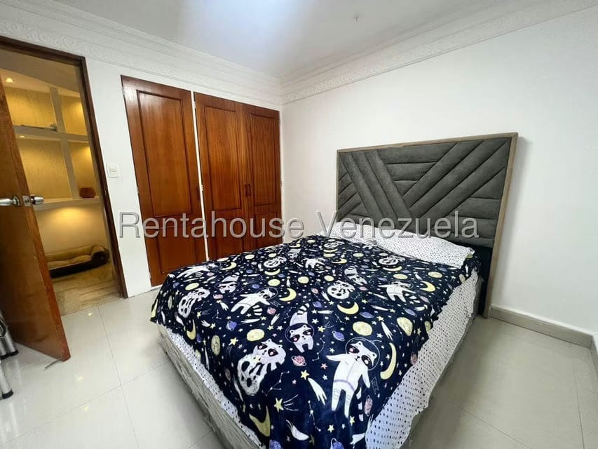 Apartamento (1 Nivel) en Alquiler en Colinas de La Tahona, Distrito Metropolitano - 13