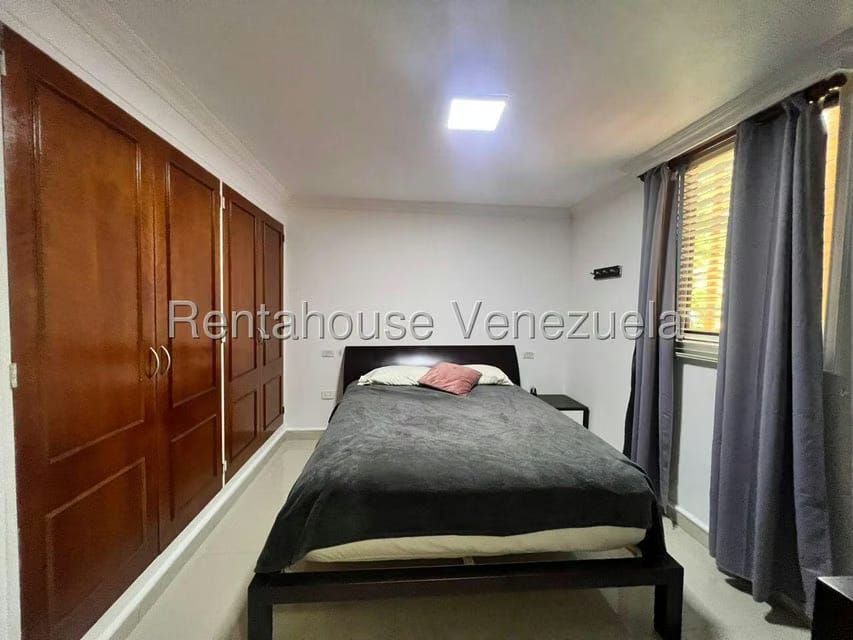 Apartamento (1 Nivel) en Alquiler en Colinas de La Tahona, Distrito Metropolitano - 14