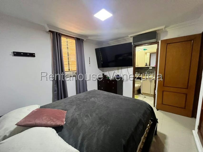 Apartamento (1 Nivel) en Alquiler en Colinas de La Tahona, Distrito Metropolitano - 15