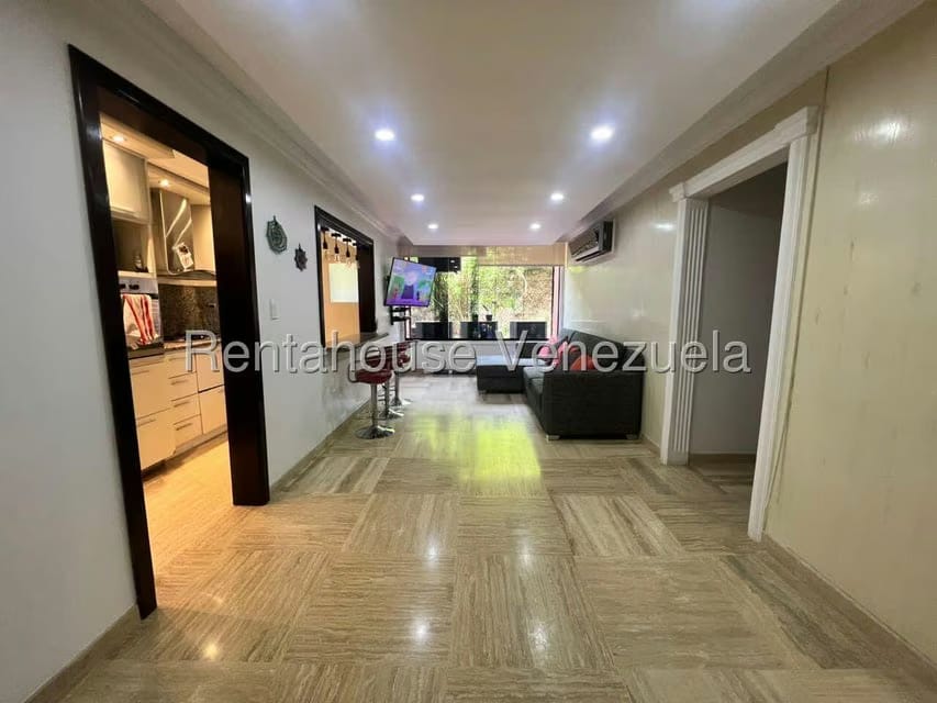 Apartamento (1 Nivel) en Alquiler en Colinas de La Tahona, Distrito Metropolitano - 3