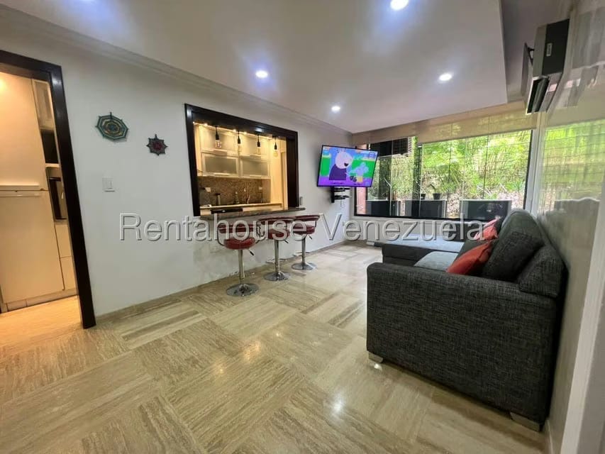 Apartamento (1 Nivel) en Alquiler en Colinas de La Tahona, Distrito Metropolitano - 4