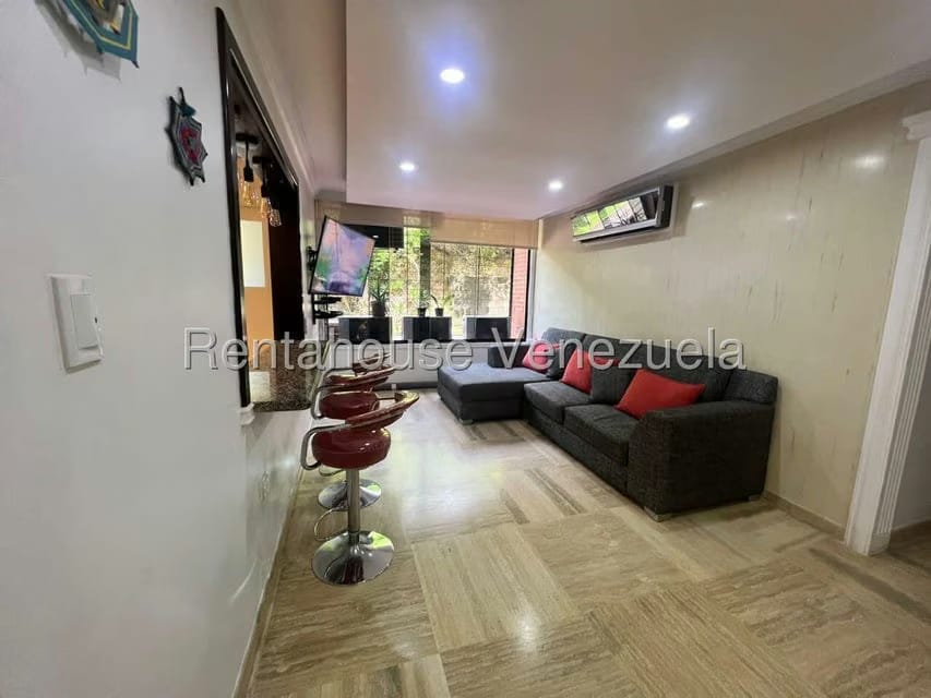 Apartamento (1 Nivel) en Alquiler en Colinas de La Tahona, Distrito Metropolitano - 5