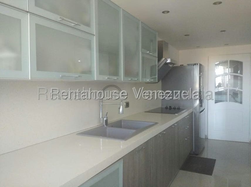 Apartamento (1 Nivel) en Alquiler en Colinas de La Tahona, Distrito Metropolitano - 2