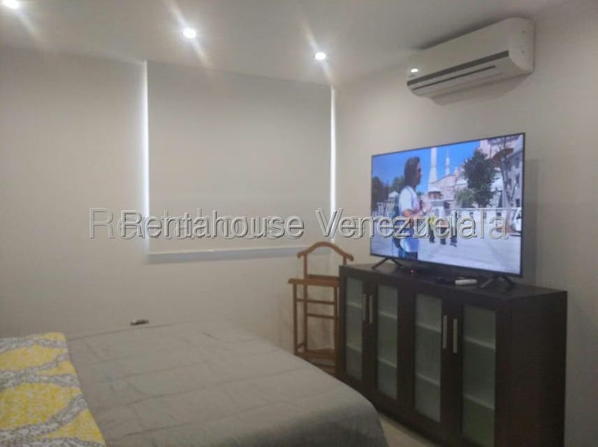 Apartamento (1 Nivel) en Alquiler en Colinas de La Tahona, Distrito Metropolitano - 16