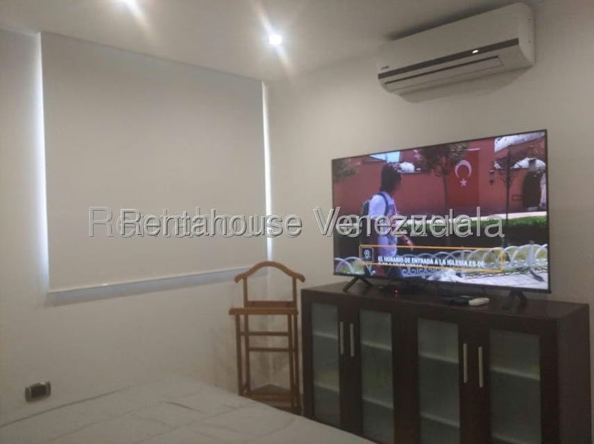 Apartamento (1 Nivel) en Alquiler en Colinas de La Tahona, Distrito Metropolitano - 17
