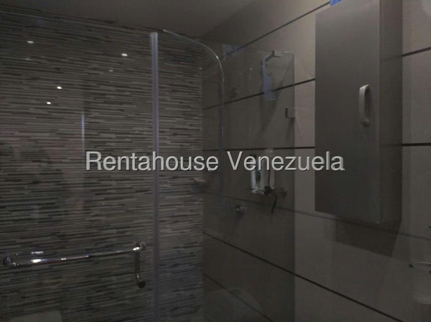 Apartamento (1 Nivel) en Alquiler en Colinas de La Tahona, Distrito Metropolitano - 18